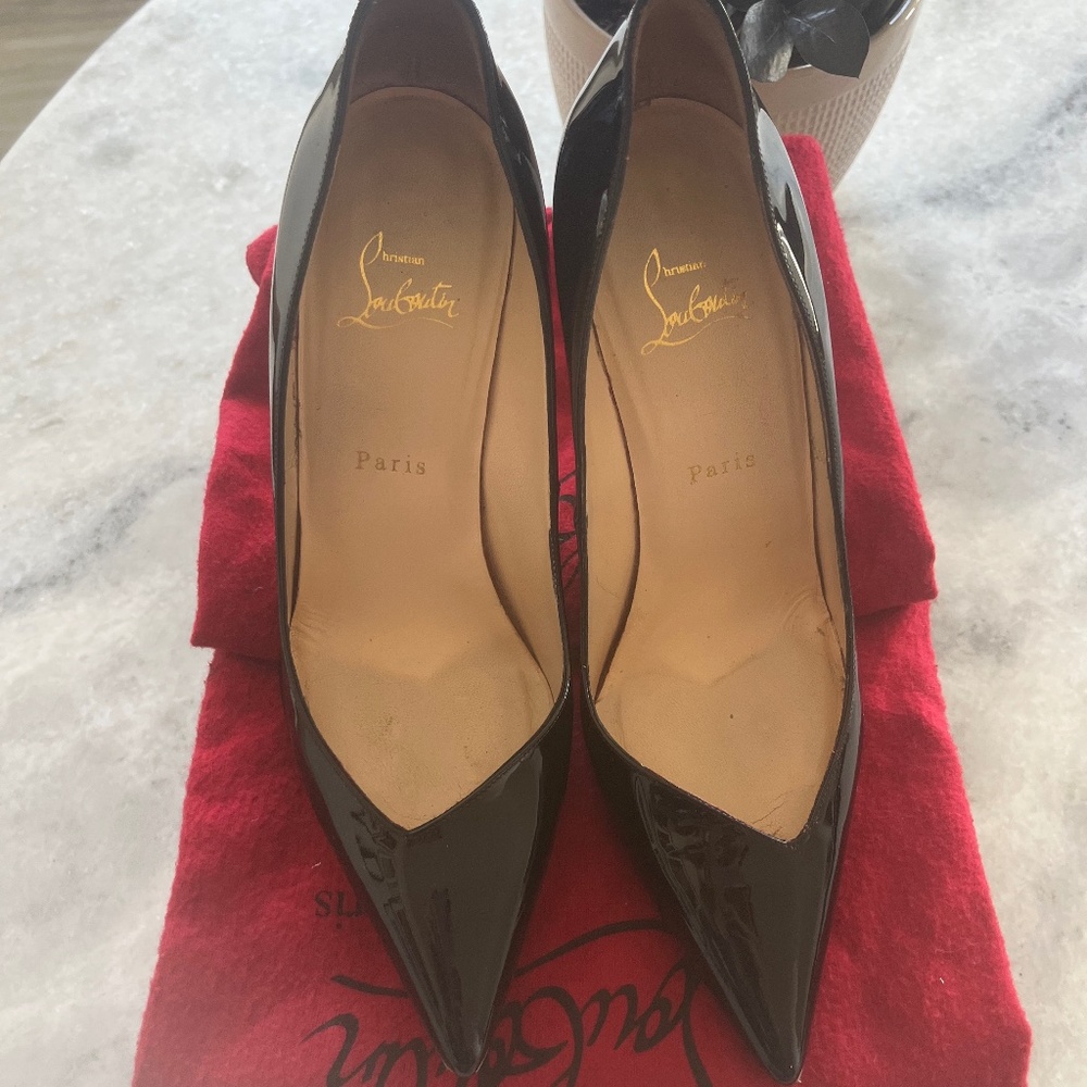 Christian Louboutin pump size 40